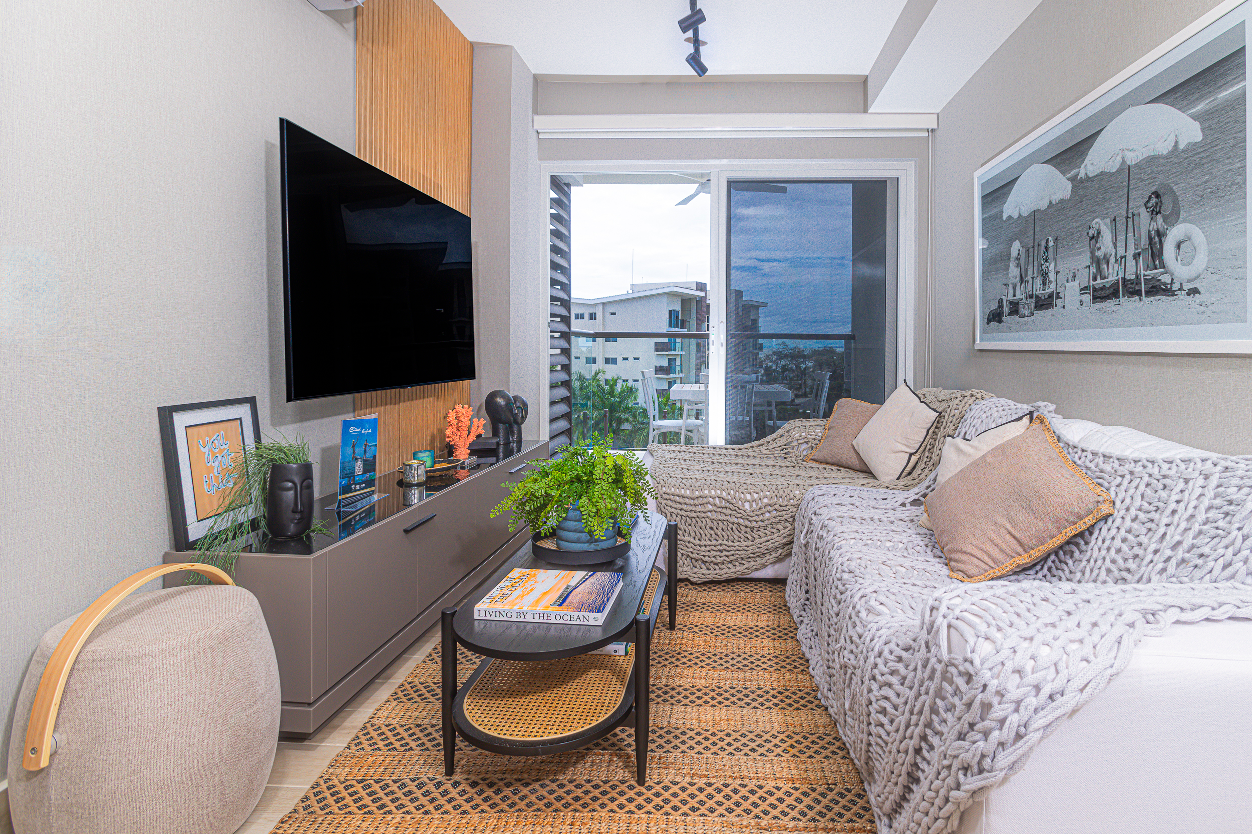 4G modern living room