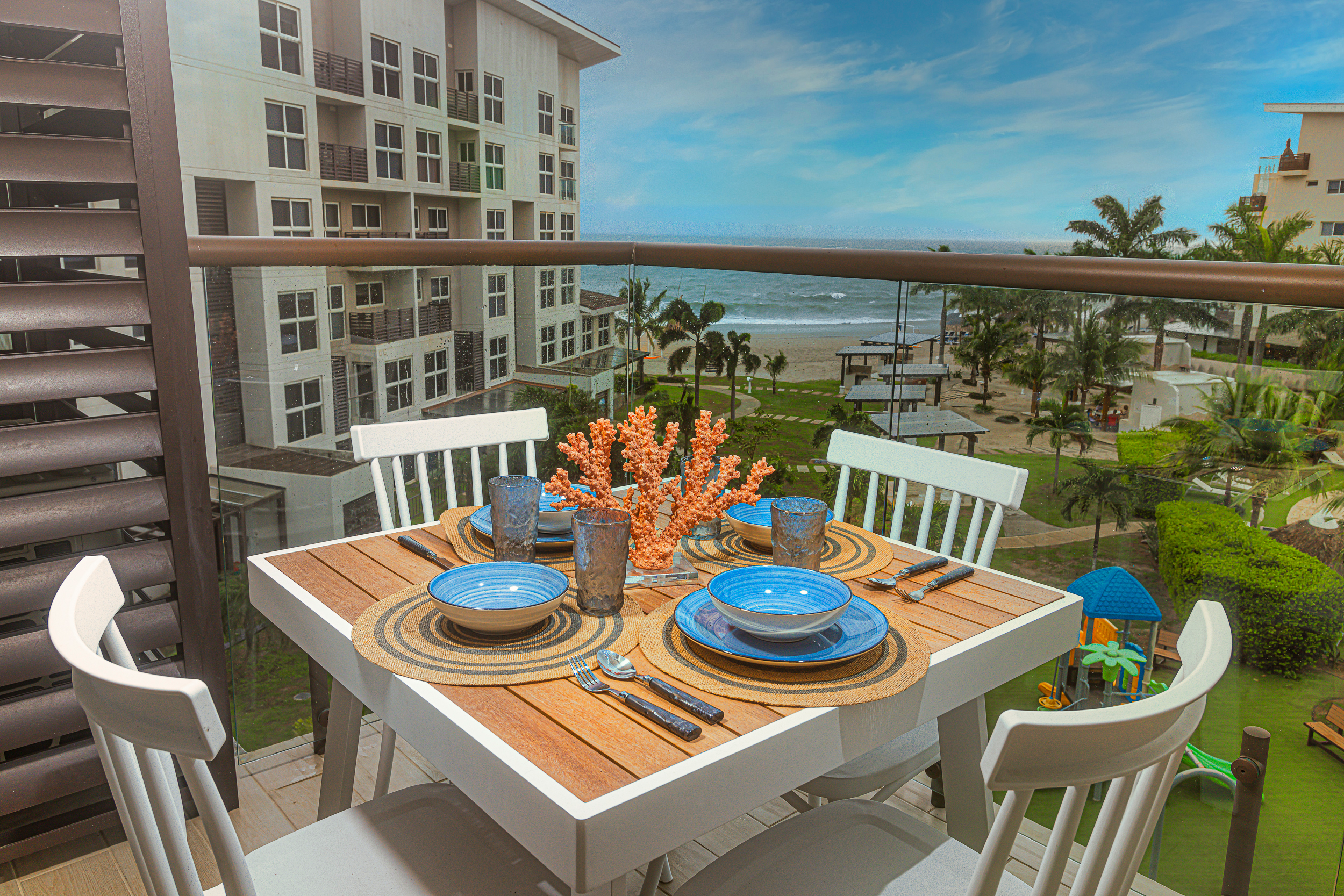 3G balcony with ocean view